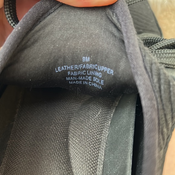 Like new Nurture black leather comfort sneakers - Picture 12 of 12